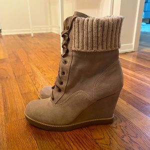 Report Lace-Up Wedge boots